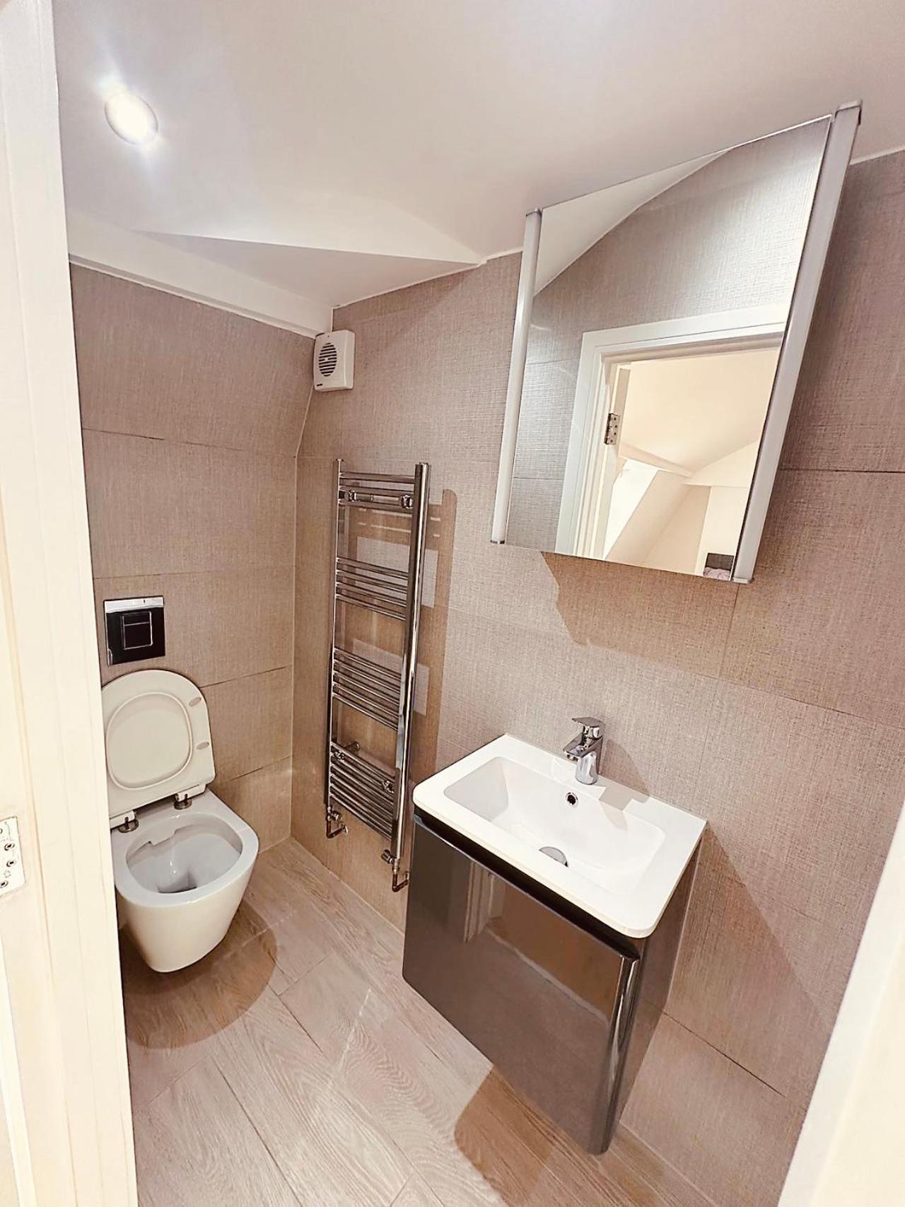 3 Bed 2 Bath Near Greenwich Park 6 Guests Maximum Apartment *