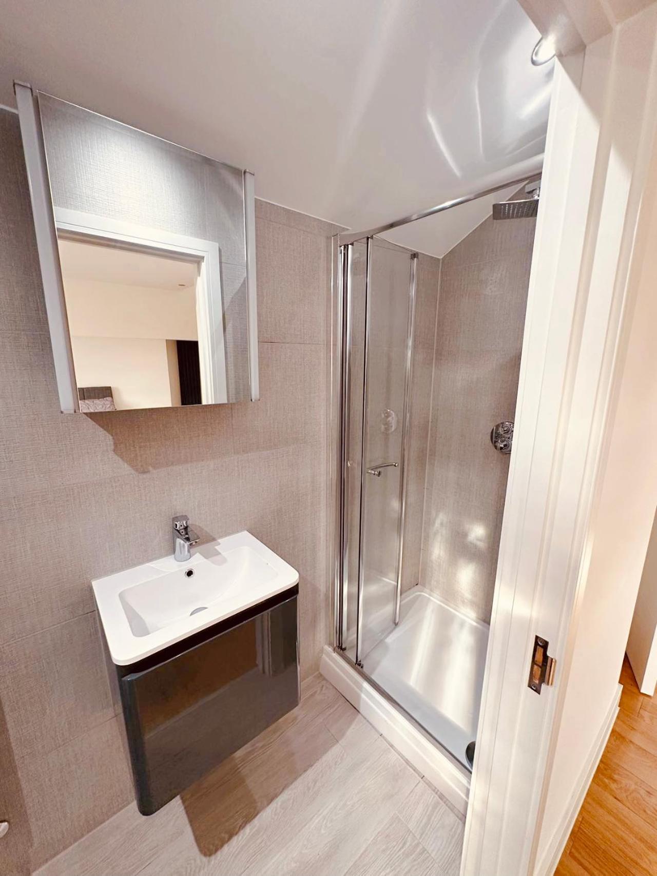 Apartment 3 Bed 2 Bath Near Greenwich Park 6 Guests Maximum *